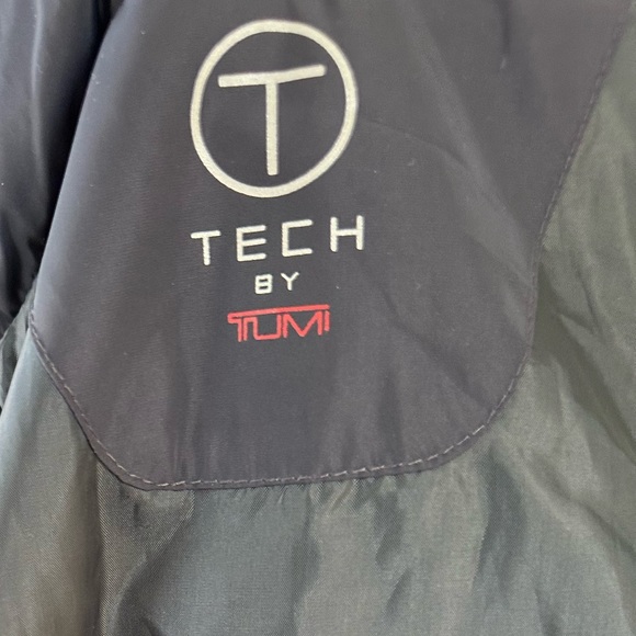 TUMI Tech JACKET Mens NAVY STOW Hood/Jacket Zip-up Windbreaker Water Resistant M - Picture 15 of 16